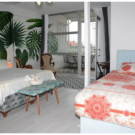 La Casa Hotel *